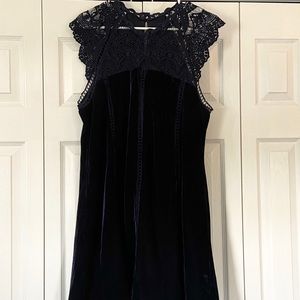 Lulu’s Velvet Navy Dress Lace Large